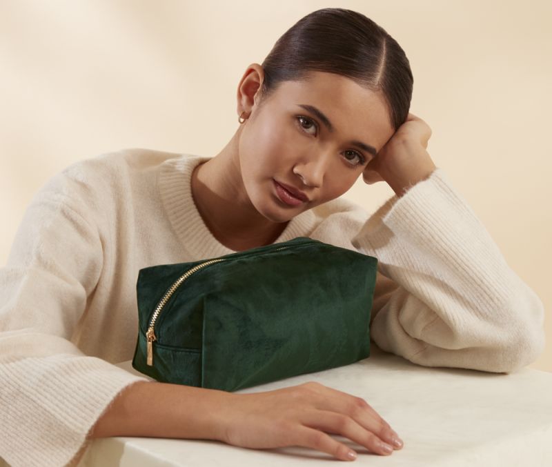 VELVET TOILETRY/ACCESSORY CASE