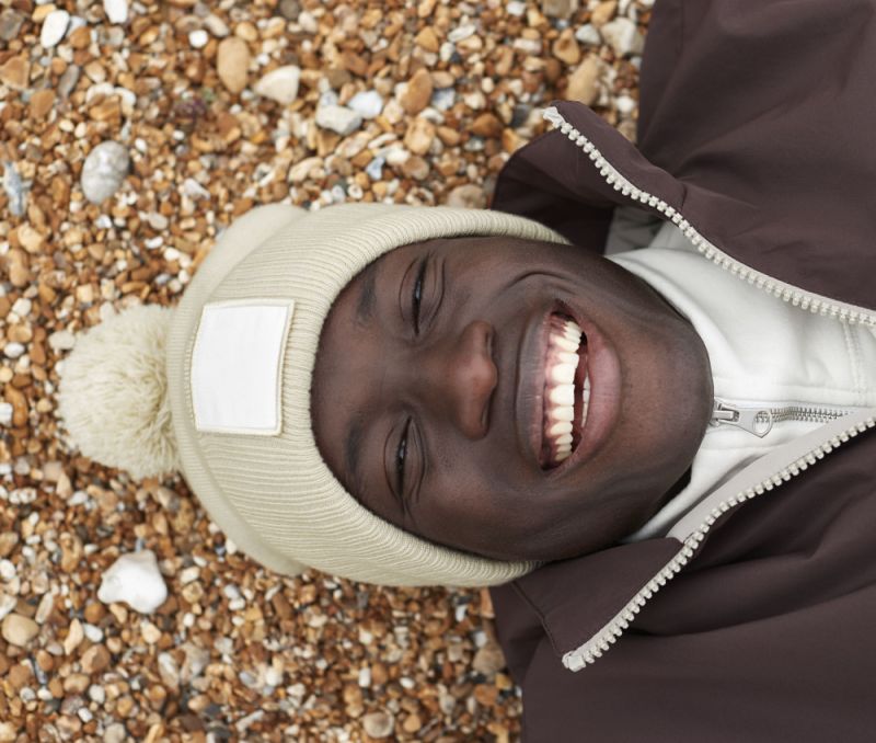 APPLIQUÉ PATCH POM BEANIE