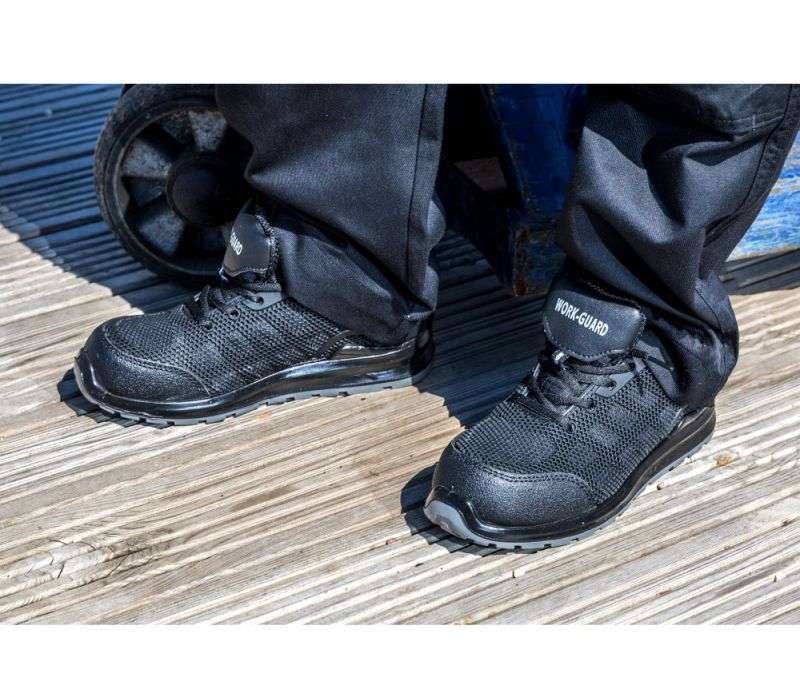 ALL BLACK SAFETY TRAINER